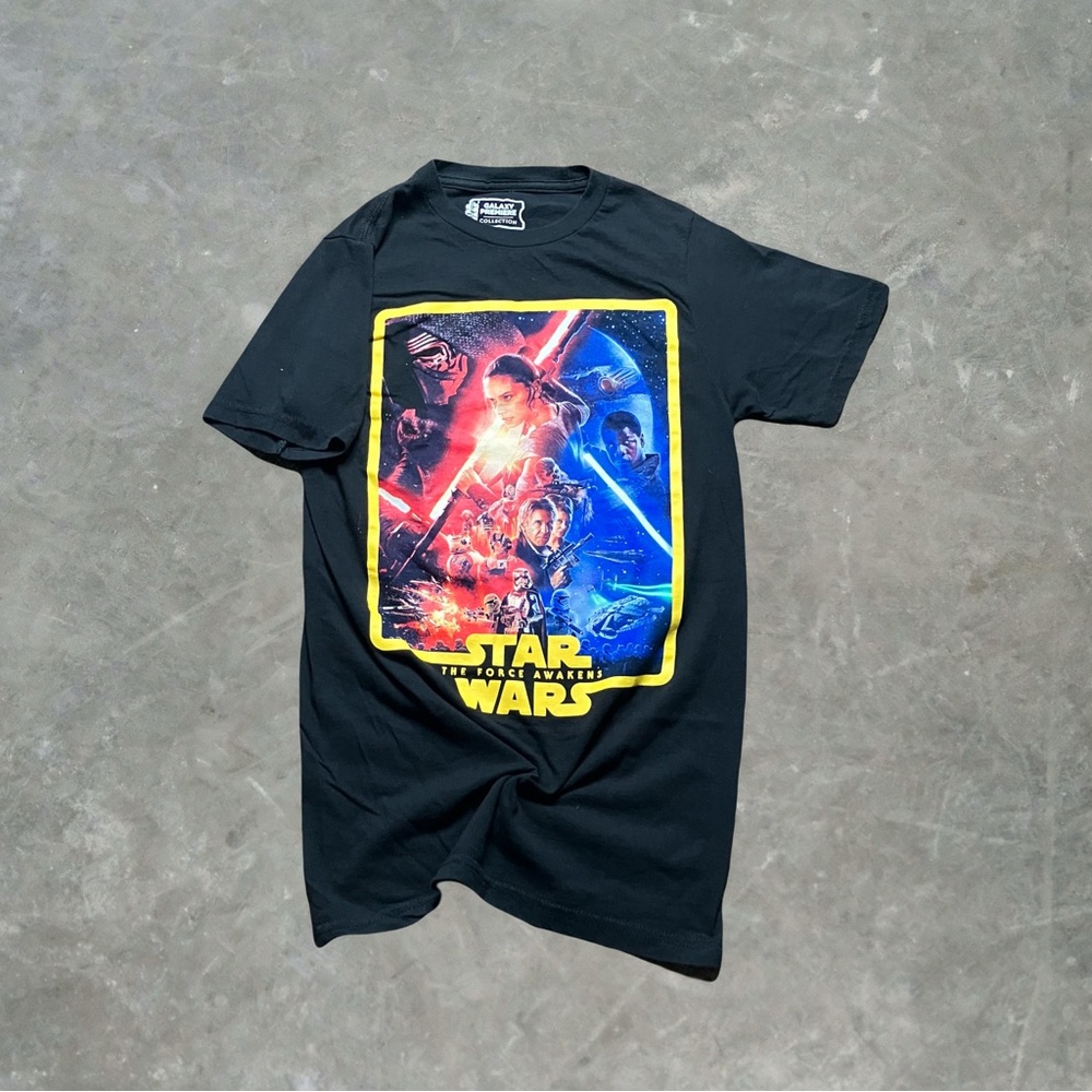 ☀️ Star Wars The Force Awakens Galaxy Premiere Collection Graphic Tee Mens Small